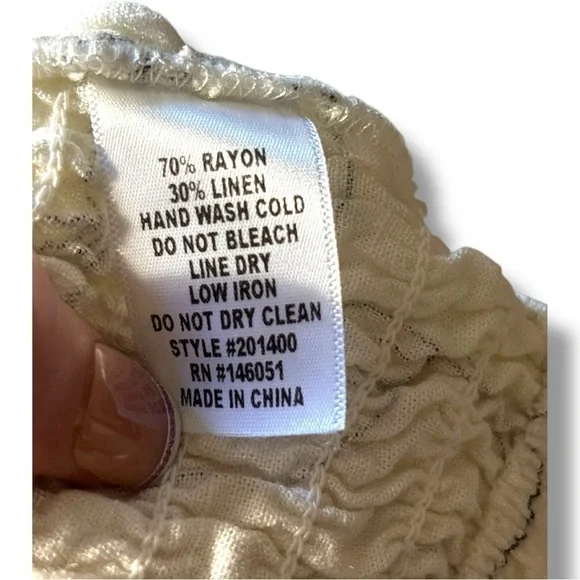 Monteau Los Angles White & Black Floral Line Pattern Puff Sleeves Smocked Blouse - Picture 15 of 16